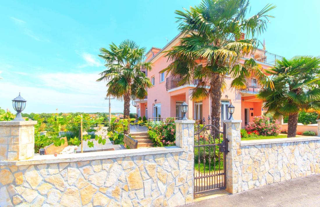 4 Palme Apartments A Funtana Εξωτερικό φωτογραφία